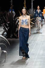 エトロ 2025年春夏ウィメンズコレクション - 創造の旅｜写真15