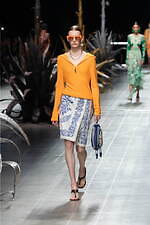 エトロ 2025年春夏ウィメンズコレクション - 創造の旅｜写真17