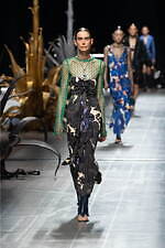 エトロ 2025年春夏ウィメンズコレクション - 創造の旅｜写真34