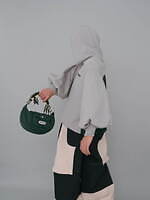 ノントーキョー×アウトドアプロダクツの3WAYウィメンズバッグ、“ふわふわ”ファー付きハンドル｜写真11