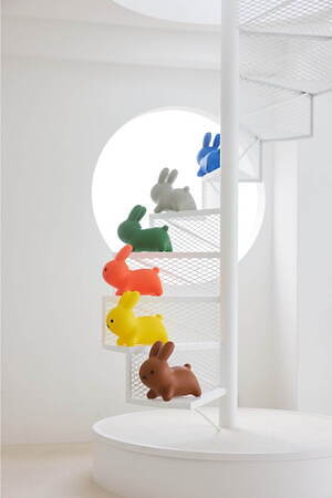 「ブルーナボンボン カラーズ」ころんとした“うさぎ型”バルーントイにカラフルな新作｜写真2