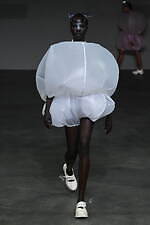 アンリアレイジ 2025年春夏コレクション - 生み出し纏う風｜写真9