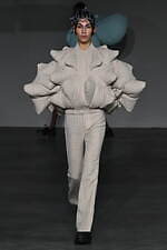 アンリアレイジ 2025年春夏コレクション - 生み出し纏う風｜写真54