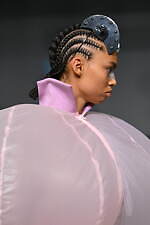 アンリアレイジ 2025年春夏コレクション - 生み出し纏う風｜写真3