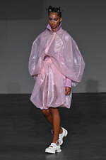 アンリアレイジ 2025年春夏コレクション - 生み出し纏う風｜写真4