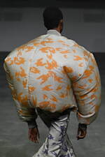 アンリアレイジ 2025年春夏コレクション - 生み出し纏う風｜写真17