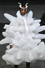 アンリアレイジ 2025年春夏コレクション - 生み出し纏う風｜写真77