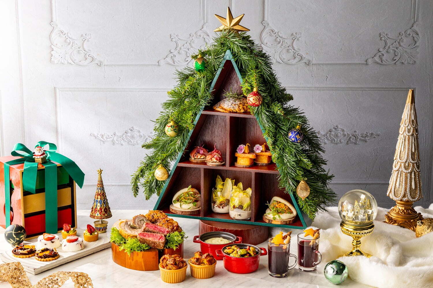 ヒルトン東京“肉”が主役のクリスマスアフタヌーンティー、ツリー型スタンドのサイドメニューも