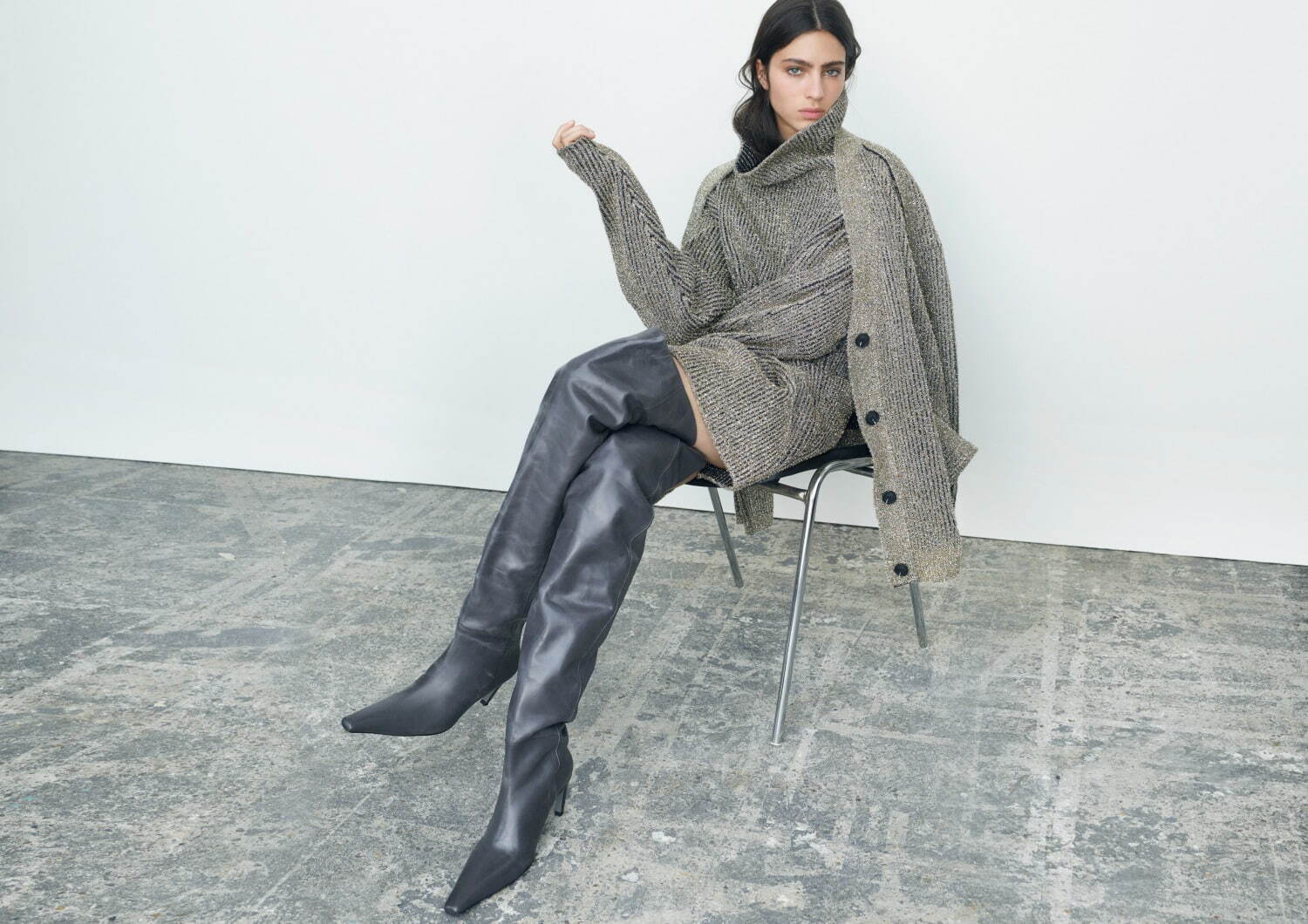 H&M Studio24年秋冬ウィメンズ、ボクシーなウールブレザーや