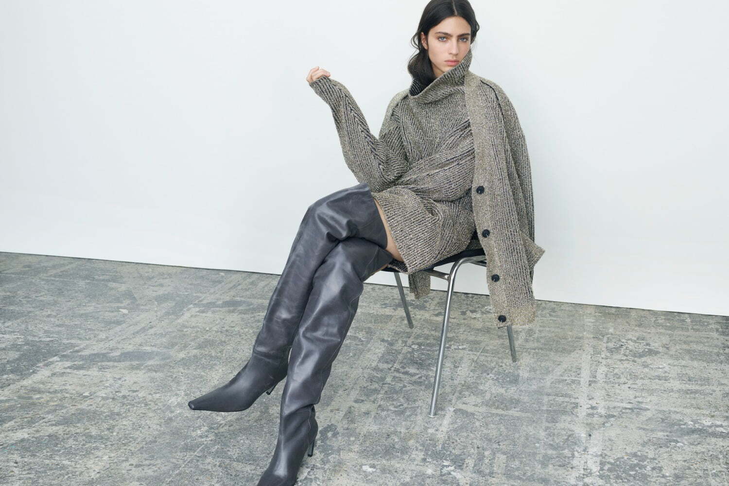 H&M Studio24年秋冬ウィメンズ、ボクシーなウールブレザーや