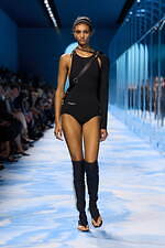 ディオール 2025年春夏ウィメンズコレクション - ファッションの原点、服と身体の関係性を追求｜写真3