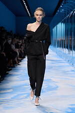 ディオール 2025年春夏ウィメンズコレクション - ファッションの原点、服と身体の関係性を追求｜写真4