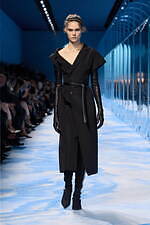 ディオール 2025年春夏ウィメンズコレクション - ファッションの原点、服と身体の関係性を追求｜写真5