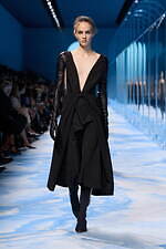 ディオール 2025年春夏ウィメンズコレクション - ファッションの原点、服と身体の関係性を追求｜写真9