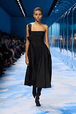 ディオール 2025年春夏ウィメンズコレクション - ファッションの原点、服と身体の関係性を追求｜写真10