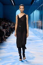 ディオール 2025年春夏ウィメンズコレクション - ファッションの原点、服と身体の関係性を追求｜写真12