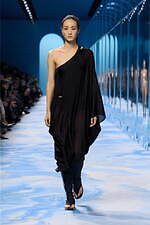 ディオール 2025年春夏ウィメンズコレクション - ファッションの原点、服と身体の関係性を追求｜写真13