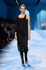 ディオール 2025年春夏ウィメンズコレクション - ファッションの原点、服と身体の関係性を追求｜写真14