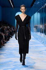 ディオール 2025年春夏ウィメンズコレクション - ファッションの原点、服と身体の関係性を追求｜写真17