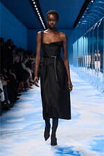 ディオール 2025年春夏ウィメンズコレクション - ファッションの原点、服と身体の関係性を追求｜写真20