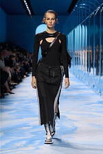 ディオール 2025年春夏ウィメンズコレクション - ファッションの原点、服と身体の関係性を追求｜写真25