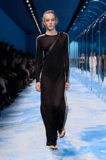 ディオール 2025年春夏ウィメンズコレクション - ファッションの原点、服と身体の関係性を追求｜写真27