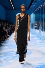 ディオール 2025年春夏ウィメンズコレクション - ファッションの原点、服と身体の関係性を追求｜写真29