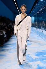 ディオール 2025年春夏ウィメンズコレクション - ファッションの原点、服と身体の関係性を追求｜写真30