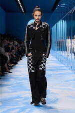 ディオール 2025年春夏ウィメンズコレクション - ファッションの原点、服と身体の関係性を追求｜写真37