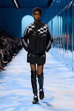 ディオール 2025年春夏ウィメンズコレクション - ファッションの原点、服と身体の関係性を追求｜写真38