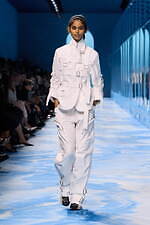 ディオール 2025年春夏ウィメンズコレクション - ファッションの原点、服と身体の関係性を追求｜写真40