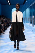 ディオール 2025年春夏ウィメンズコレクション - ファッションの原点、服と身体の関係性を追求｜写真46