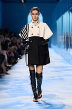 ディオール 2025年春夏ウィメンズコレクション - ファッションの原点、服と身体の関係性を追求｜写真47