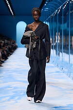 ディオール 2025年春夏ウィメンズコレクション - ファッションの原点、服と身体の関係性を追求｜写真52