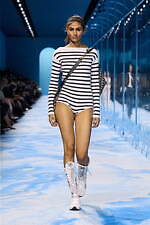 ディオール 2025年春夏ウィメンズコレクション - ファッションの原点、服と身体の関係性を追求｜写真53