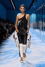 ディオール 2025年春夏ウィメンズコレクション - ファッションの原点、服と身体の関係性を追求｜写真59