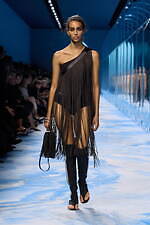 ディオール 2025年春夏ウィメンズコレクション - ファッションの原点、服と身体の関係性を追求｜写真60