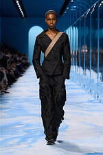 ディオール 2025年春夏ウィメンズコレクション - ファッションの原点、服と身体の関係性を追求｜写真68