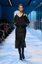 ディオール 2025年春夏ウィメンズコレクション - ファッションの原点、服と身体の関係性を追求｜写真71