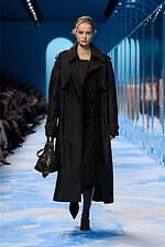 ディオール 2025年春夏ウィメンズコレクション - ファッションの原点、服と身体の関係性を追求｜写真75