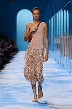 ディオール 2025年春夏ウィメンズコレクション - ファッションの原点、服と身体の関係性を追求｜写真77