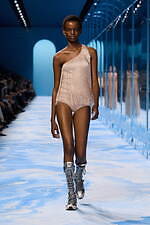 ディオール 2025年春夏ウィメンズコレクション - ファッションの原点、服と身体の関係性を追求｜写真78