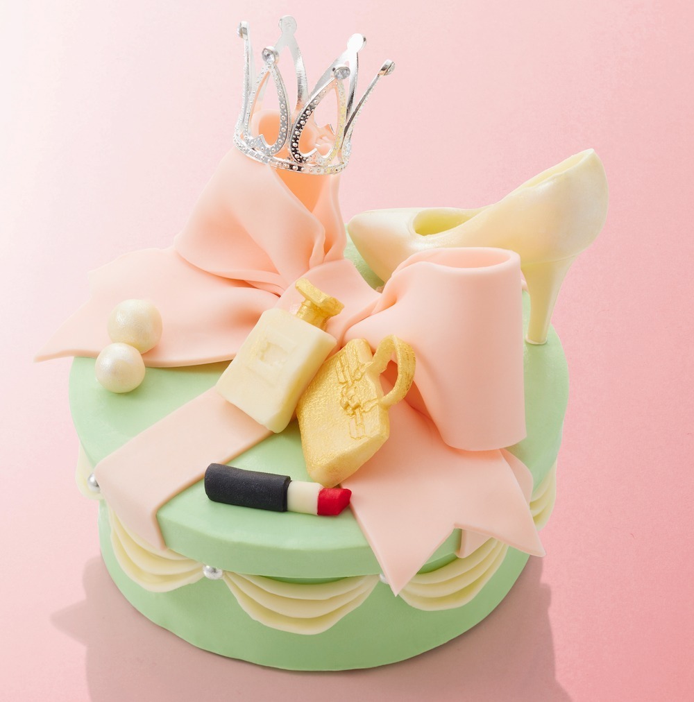 ＜渋谷ヒカリエ ShinQs＞“おもちゃ箱”着想巨大リボンのチョコレートケーキ