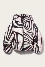 「レディースダウンジャケット2024」高級ダウンブランドのきれいめアウターや“暖かい”高機能コート｜写真24