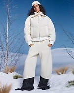 「レディースダウンジャケット2024」高級ダウンブランドのきれいめアウターや“暖かい”高機能コート｜写真2