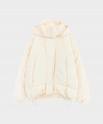 「レディースダウンジャケット2024」高級ダウンブランドのきれいめアウターや“暖かい”高機能コート｜写真30