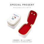 カナル 4℃×ハローキティ、ストーンきらめく猫耳リングやりんご型の石座を飾ったネックレス｜写真11