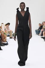 アクネ ストゥディオズ2025年春夏ウィメンズコレクション - 歪められた家庭の情景｜写真36