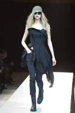 ヨウジヤマモト(Yohji Yamamoto)、爽快感あふれる最新ウィメンズ・コレクション - 2011年春夏｜写真3