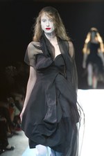 ヨウジヤマモト(Yohji Yamamoto)、爽快感あふれる最新ウィメンズ・コレクション - 2011年春夏｜写真7